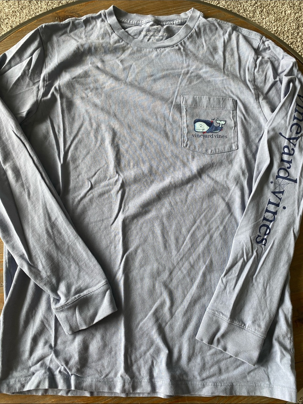 Vineyard Vines Men’s Light blue Long-Sleeve Pocket Tee with Whale Graphic